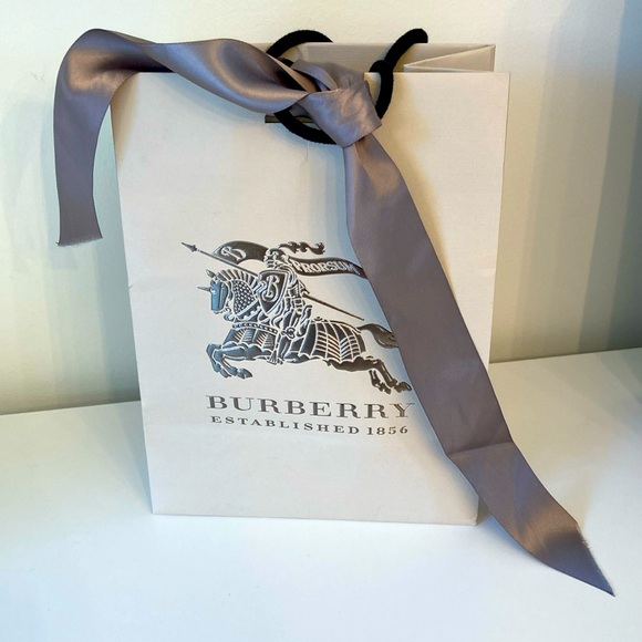 BURBERRY BAG WITH RIBBON PACKAGING - Picture 1 of 2